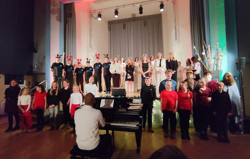 Traditionelles Weihnachtskonzert an der Heringer Regelschule (Foto: Kevin Seifert)