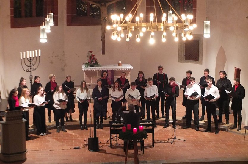 Der Nordh&auml;user Jugend- und Kammerchor im Dezember 2023 (Foto: Thomas Hofereiter)