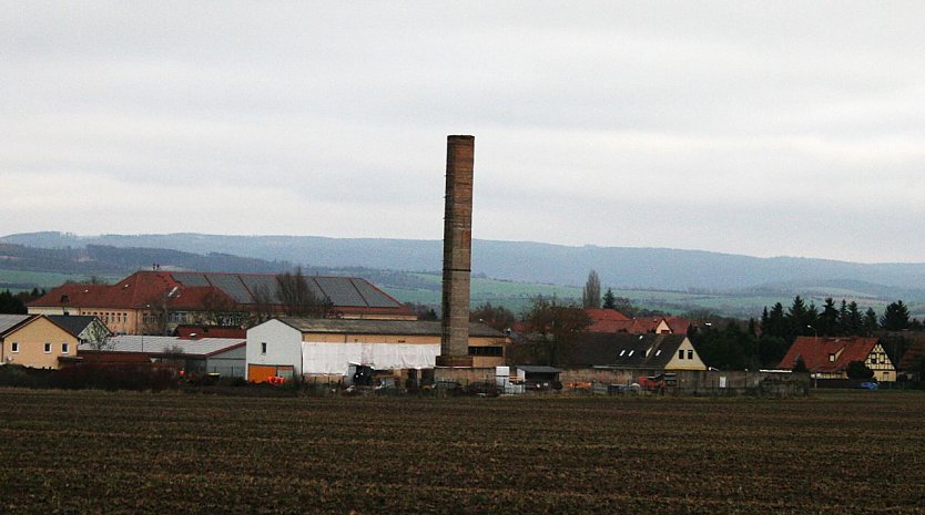 Der alte Schornstein bei Heringen wurde gesprengt (Foto: Ulrich Reinboth)