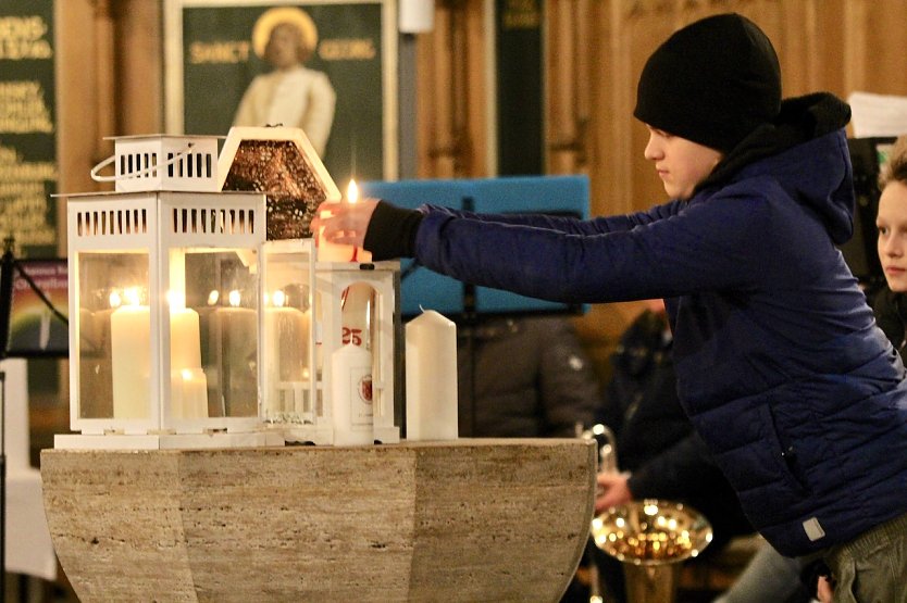 Das Friedenslicht in der Marktkirche in Bad Langensalza (Foto: Eva Maria Wiegand)