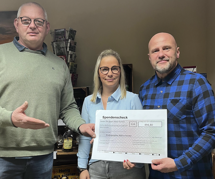 Scheckübergabe an den SV Hannovera (Foto: Tourismus-Information Neustadt) Scheckübergabe an den SV Hannovera (Foto: Tourismus-Information Neustadt)