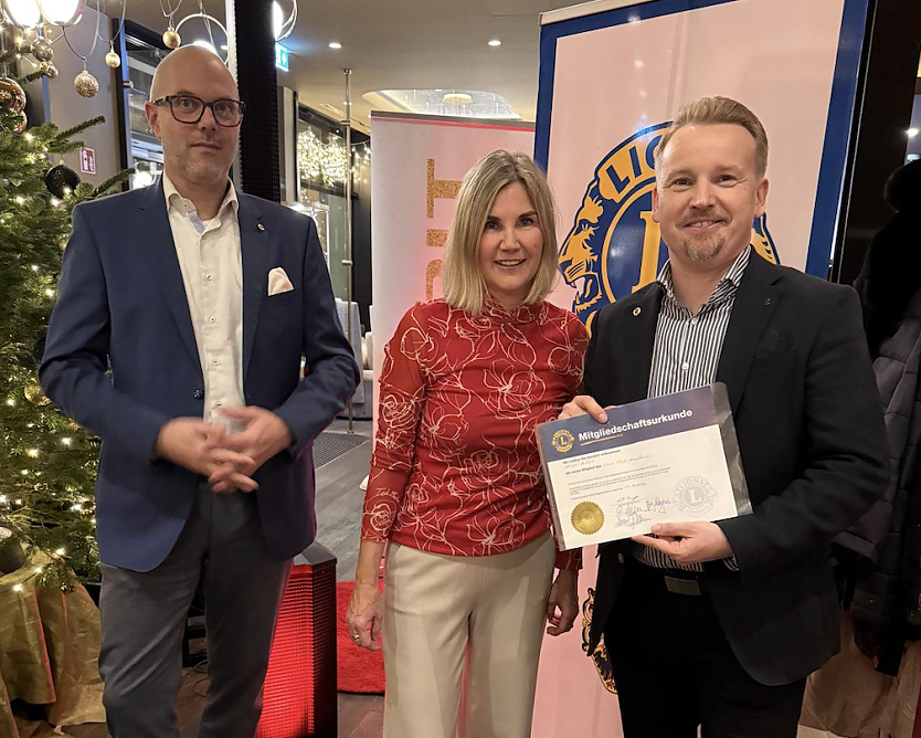 Auch Marcel K&uuml;bler wurde als neues Mitglied in die Reihen der Lions aufgenommen (Foto: Lions Club)