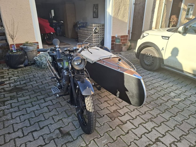 Britischee historisches Seitwagengespann (Foto: Hubert Rein)