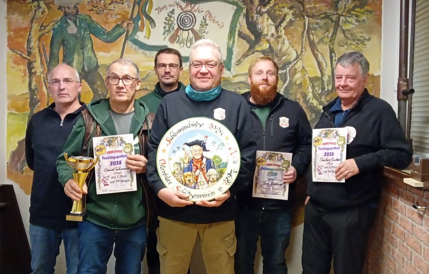 Die Gewinner des Festtagspokal- und Schlumpsch&uuml;tzenschie&szlig;ens (Foto: Angelika Engler)