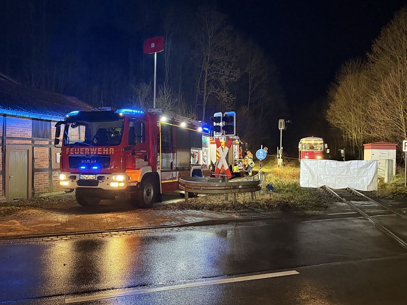 Einsatz an der Unfallstelle in Ilfeld (Foto: S. Dietzel) Einsatz an der Unfallstelle in Ilfeld (Foto: S. Dietzel)