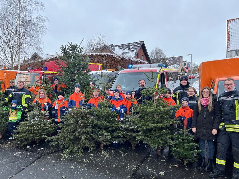 Die Weihnachtsbaumaktion der Jugendfeuerwehr und Pfadfinder steht vor der T&uuml;r (Foto: Feuerwehr Heiligenstadt)