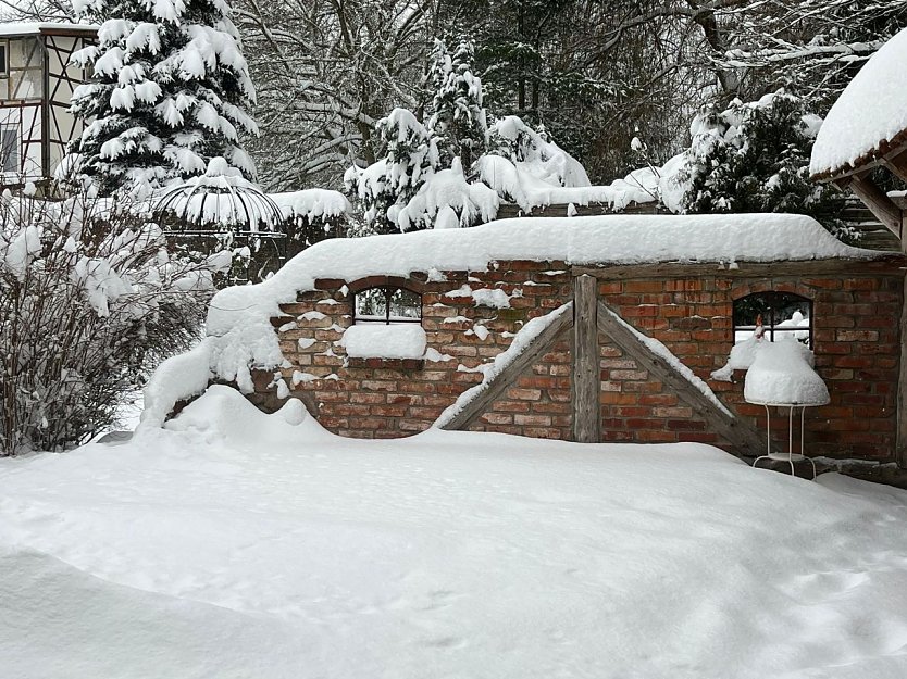 Rund 10 Zentimeter Neuschnee gab es auch in S&uuml;lzhayn (Foto: ggl)