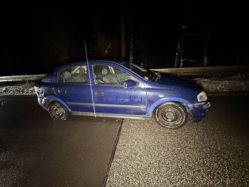 Unfallfahrzeug bei Ebeleben (Foto: S. Dietzel) Unfallfahrzeug bei Ebeleben (Foto: S. Dietzel)