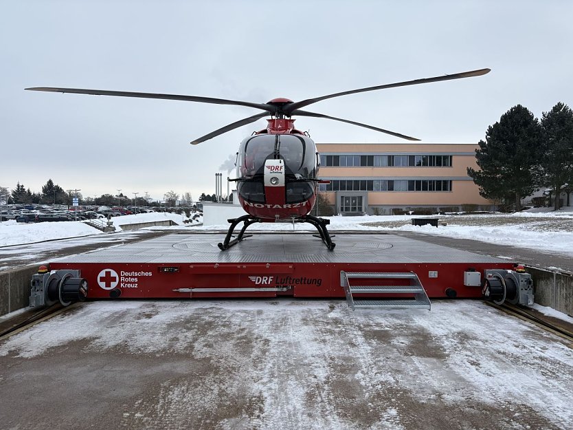 Christoph 37 auf seinem neuen Hangar am S&uuml;dharz-Klinikum (Foto: DRF)