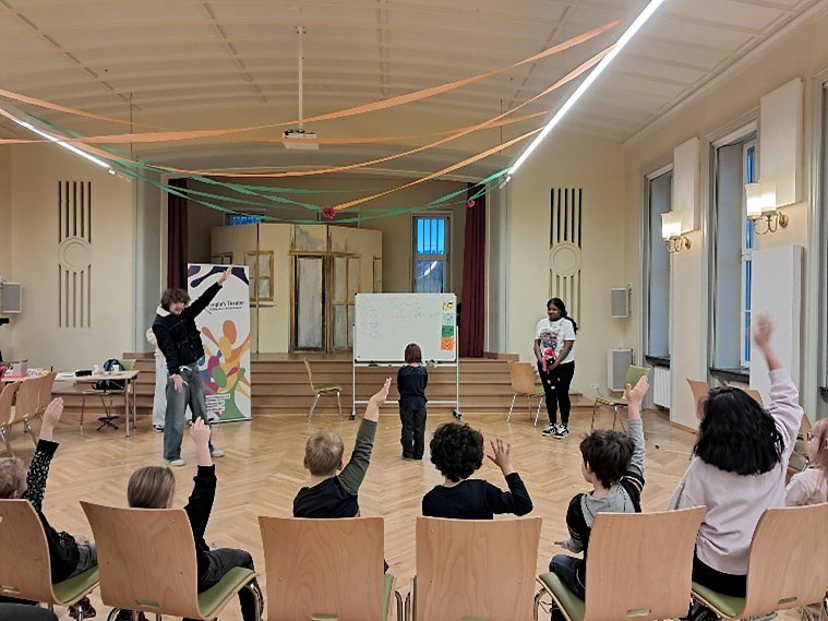 Das "People's Theater" zu Gast an der Sollstedter Grundschule (Foto: Riwana Schmidt)