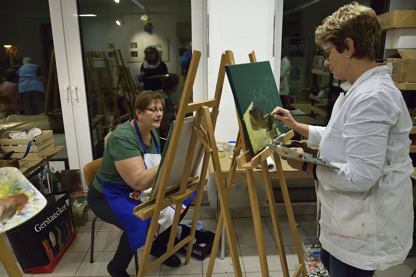 Teilnehmer beim Malen (Foto: Fred B&ouml;hme)