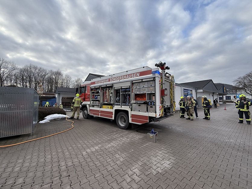 Feuerwehreinsatz an einer Papierpresse (Foto: S. Dietzel) Feuerwehreinsatz an einer Papierpresse (Foto: S. Dietzel)