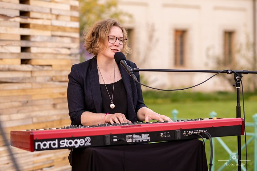 Liedermacherin Friederike war schon einmal am Panorama-Museum zu Gast (Foto: Fred B&ouml;hme)