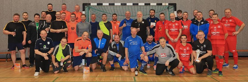 Die Teilnehmer des 2. S&uuml;lzhayner Hallencups (Foto: SV S&uuml;lzhayn)