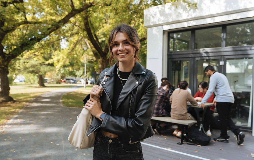 Beim Tag der offenen T&uuml;r am 30. Mai k&ouml;nnen Studieninteressierte den Campus kennenlernen und Einblicke in s&auml;mtliche Studieng&auml;nge und den Studienalltag erhalten (Foto: Michael Bader)