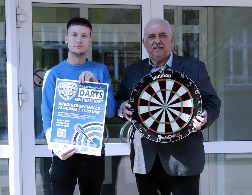 v.l.: Johannes K&ouml;nitzer und Sportkoordinator Werner H&uuml;tcher (Foto: J. K&ouml;nitzer)