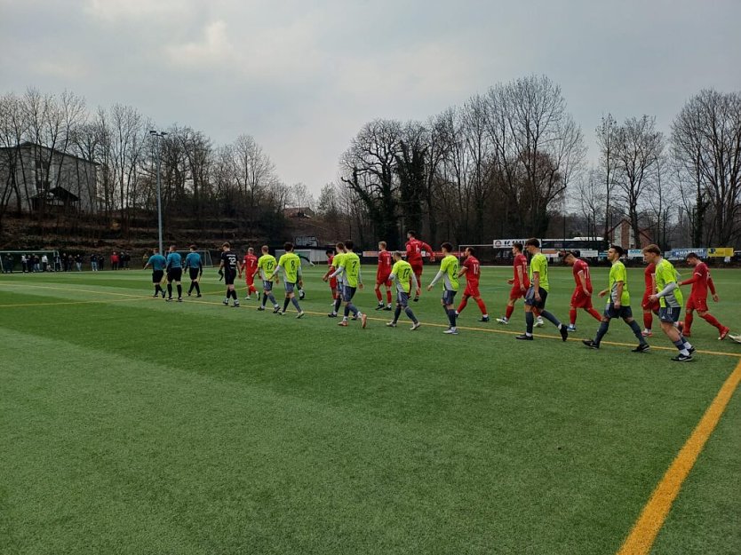 Der FSV Preu&szlig;en (in gelb) beim Gastspiel in Saalfeld (3:3) (Foto: FSV Preu&szlig;en )