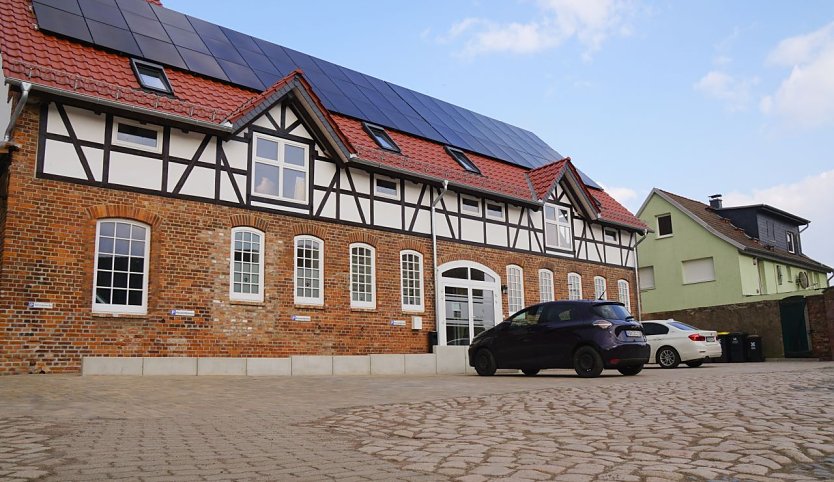 In dem Backsteinhaus befindet sich die Landarztpraxis in Sundhausen. (Foto: ssc)