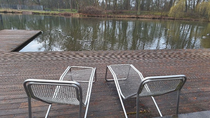Zerst&ouml;rte Bank im Nordh&auml;user Stadtpark.  (Foto: Pressestelle Stadt Nordhausen)