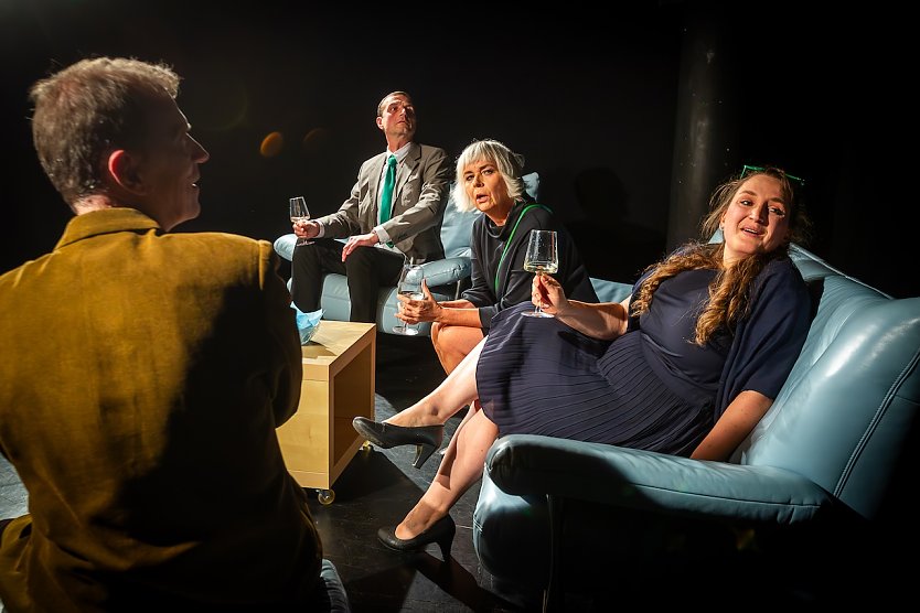 Darsteller vom Theater Eisenach mit dem St&uuml;ck "Drei Mal leben" (Foto: tam Eisenach)