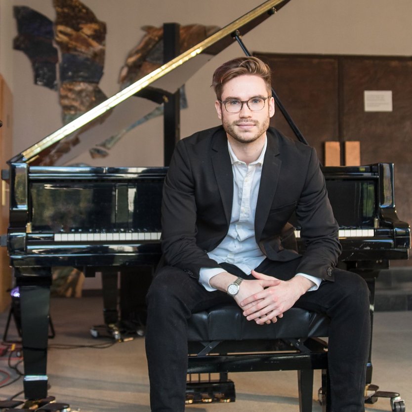 Lukas Natschinski erinnert musikalisch an das Wirken seines Vaters (Foto: Felix Natschinski )