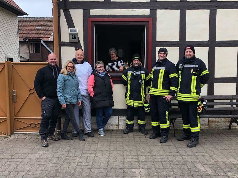 Viele Ehrenamtliche unterst&uuml;tzen Manfred Handke bei der Osteraktion, wie hier bei einer fr&uuml;heren Aktion  (Foto: Steffi Hilpert)