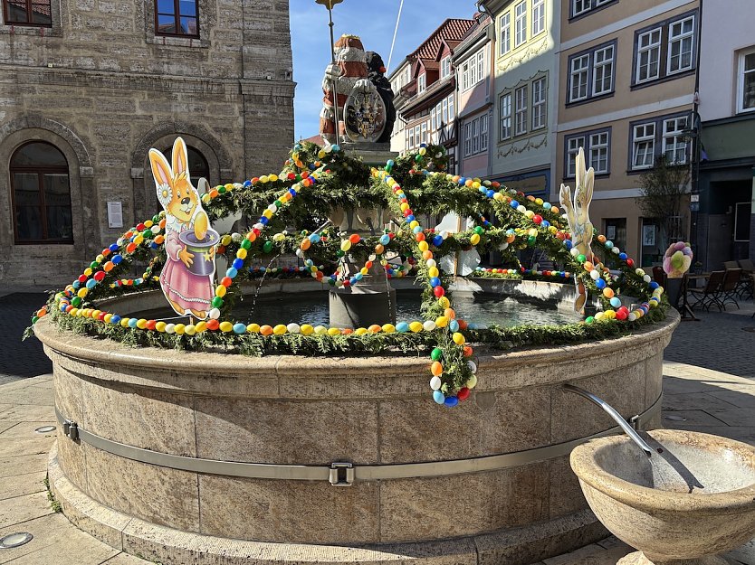 Osterbrunnen auf dem Langensalzaer Rathausplatz (Foto: uhz) Osterbrunnen auf dem Langensalzaer Rathausplatz (Foto: uhz)