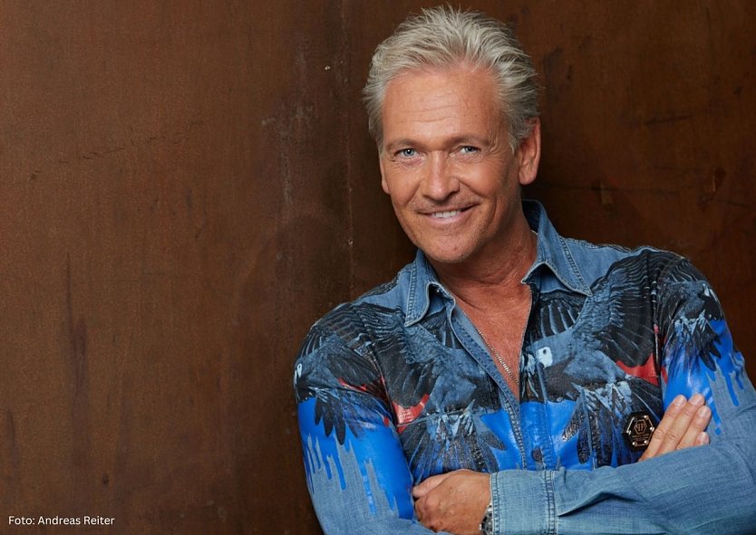 Olaf Berger moderiert die Schlagerveranstaltung in Heiligenstadt.  (Foto: Andreas Reiter)