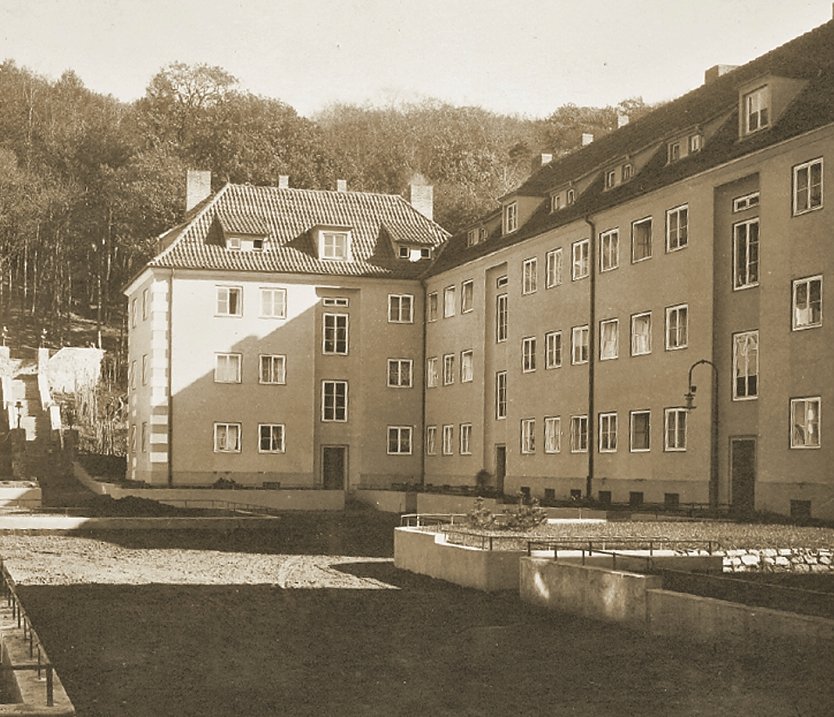 Auch der Spar- und Bauverein errichtete hunderte Wohnungen. Zu den bekanntesten geh&ouml;ren die H&auml;user am Bingerhof. (Foto: Archiv: WBG)