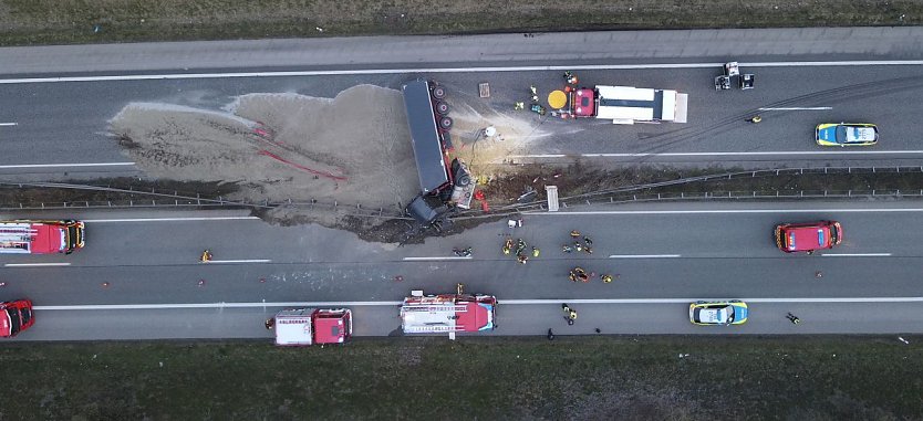 Verunfallter Lkw auf der A38 (Foto: S. Dietzel)