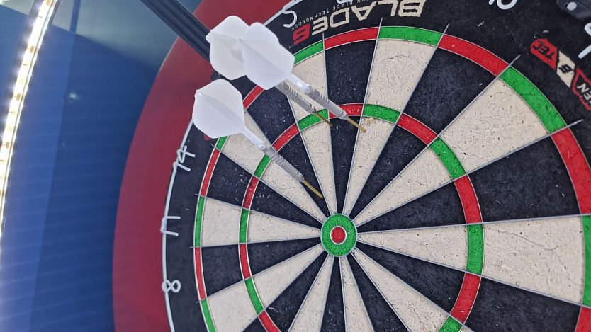 Das 1. Dartturnier des j&uuml;ngst gegr&uuml;ndeten Nordth&uuml;ringer Dartclubs fand gestern in der Wiedigsburghalle statt (Foto: agl)