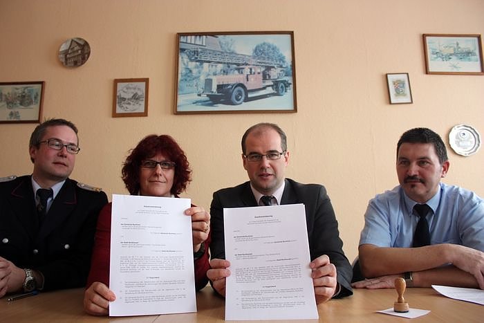 Zusammenarbeit besiegelt (Foto: P. Grabe)